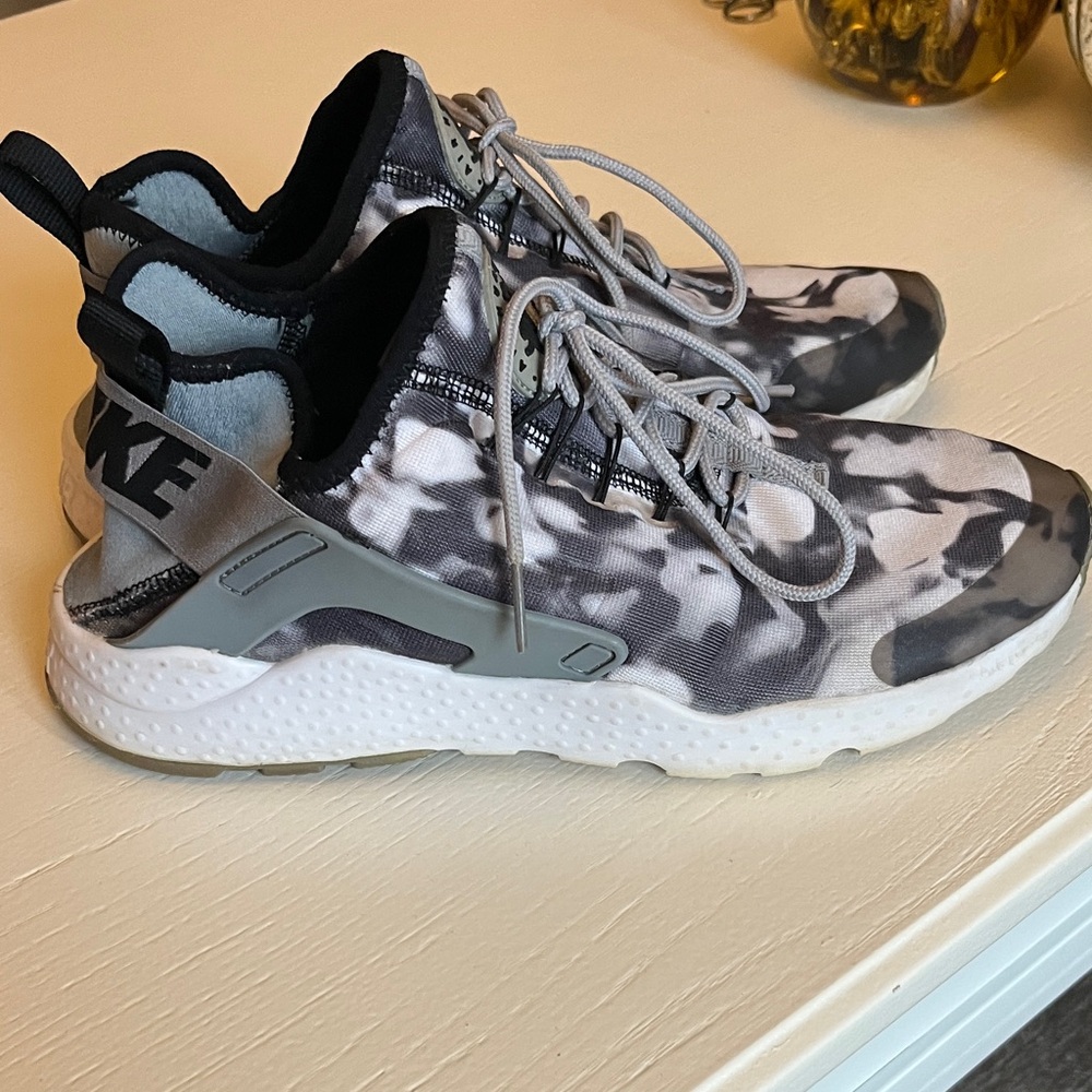 Nike Black and White Sneakers